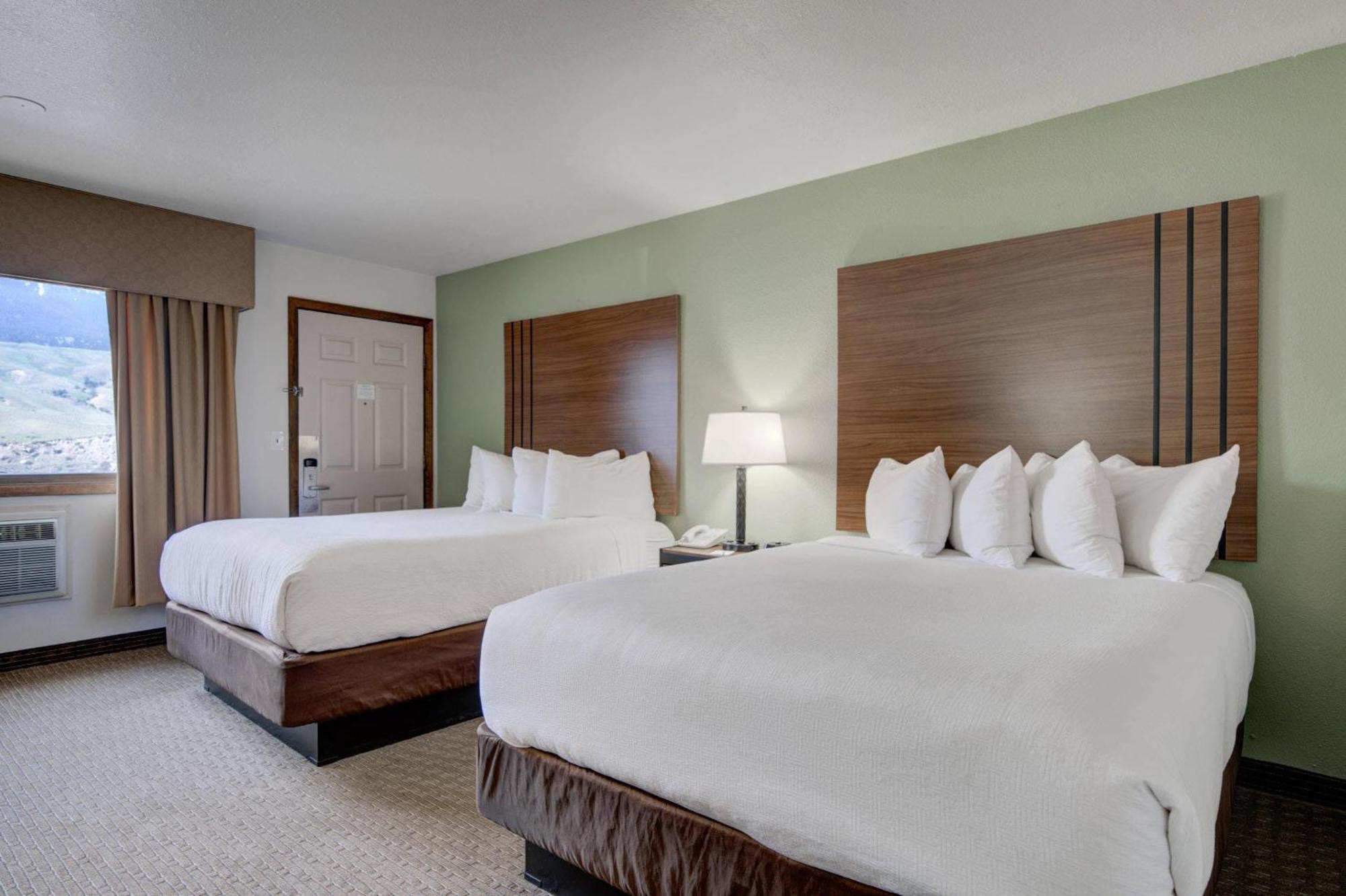 Queen Room with Two Queen Beds and Mountain View - Non-Smoking,1722960497:JPEG