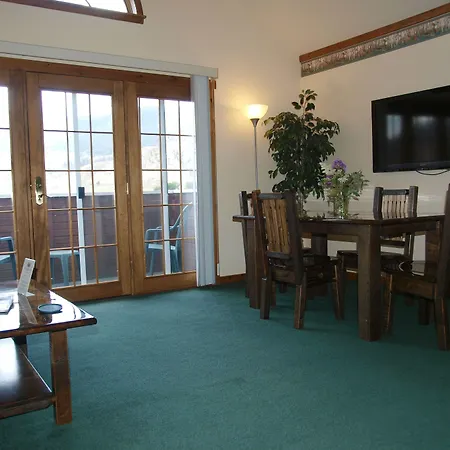 Yellowstone Basin Inn-3
